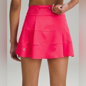Lululemon Pace Rival Mid-Rise Skirt *Long
Lip Gloss size 4